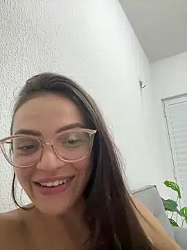 Snapshot of Sarah__hot chatting on May 15, 2026, 11:58 pm Sarah hot online show from May 15, 2026, 11:58 pm