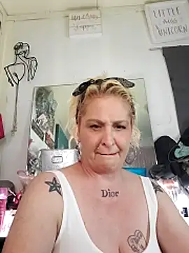 NutNmyGUTdaddy online show from June 3, 2026, 10:05 am