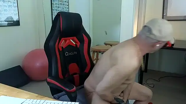 hotdadbod online show from March 17, 2025, 8:30 pm