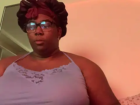 Snapshot of chocolateslut213 chatting on June 7, 2026, 3:28 pm chocolateslut213 online show from June 7, 2026, 3:28 pm