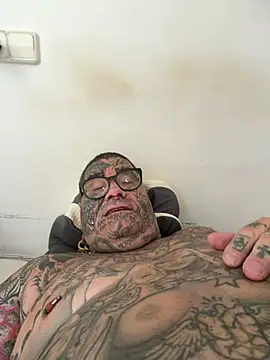 Snapshot of albertogg12 chatting on July 12, 2026, 10:05 am albertogg12 online show from July 12, 2026, 10:05 am