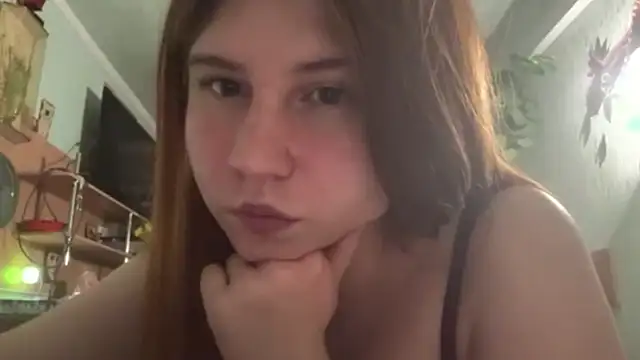 Snapshot of EmmaLovelyBB chatting on May 24, 2026, 6:52 pm EmmaLovelyBB online show from May 24, 2026, 6:52 pm