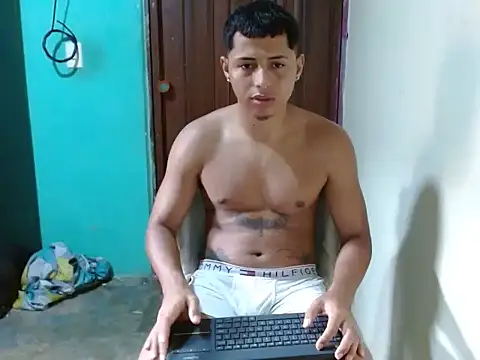 Snapshot of Lil_condor_baby chatting on May 24, 2026, 4:18 pm Lil condor baby online show from May 24, 2026, 4:18 pm