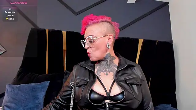 Snapshot of mistress_sandy chatting on June 8, 2026, 9:26 pm mistress sandy online show from June 8, 2026, 9:26 pm