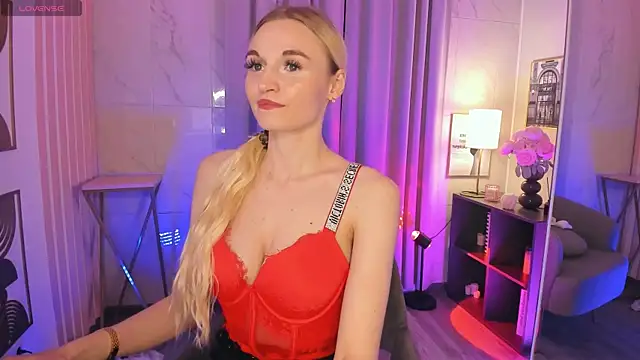 Snapshot of Mila__Lux chatting on May 28, 2026, 8:48 pm Mila Lux online show from May 28, 2026, 8:48 pm