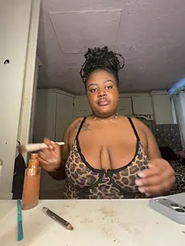 Snapshot of Starblissx chatting on May 17, 2026, 7:03 pm Starblissx online show from May 17, 2026, 7:03 pm