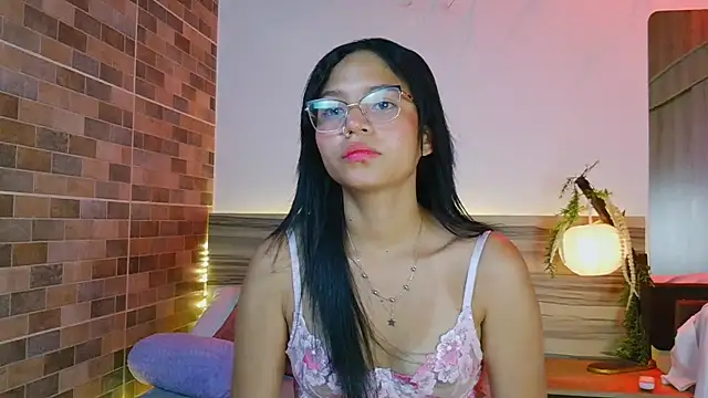 Evalune  online show from June 24, 2026, 9:01 pm