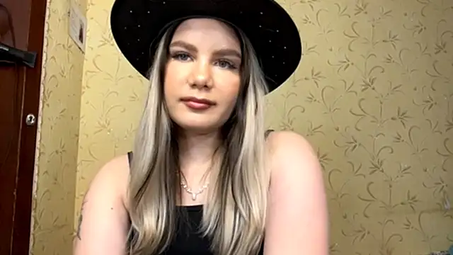 FatimaColomy online show from May 14, 2026, 3:09 pm
