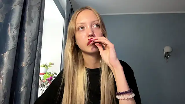 Snapshot of NievesHackey chatting on June 26, 2026, 1:17 pm NievesHackey online show from June 26, 2026, 1:17 pm