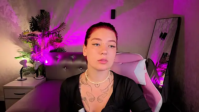 Nikki Gringer online show from June 19, 2026, 1:00 am