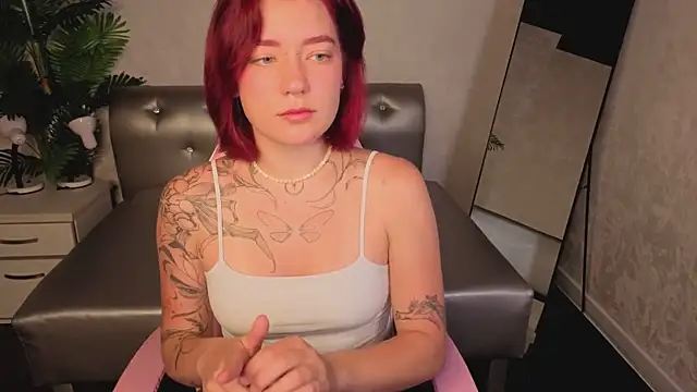 Nikki Gringer online show from June 17, 2026, 1:27 am
