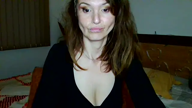 Snapshot of LoveElenika chatting on June 21, 2026, 2:17 am LoveElenika online show from June 21, 2026, 2:17 am