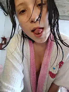 Snapshot of mileidy0106 chatting on June 6, 2026, 12:32 pm mileidy0106 online show from June 6, 2026, 12:32 pm