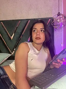 Snapshot of Megan_pink18 chatting on May 17, 2026, 4:34 am Megan pink18 online show from May 17, 2026, 4:34 am
