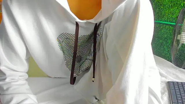Snapshot of leonix_love chatting on June 12, 2026, 9:07 am leonix love online show from June 12, 2026, 9:07 am
