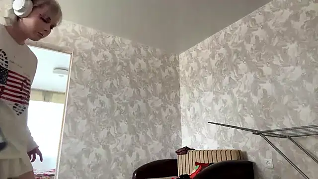 CuteLilit online show from May 15, 2026, 11:08 am