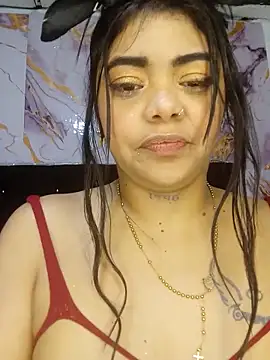 Snapshot of luxuryluna chatting on May 19, 2026, 1:56 am luxuryluna online show from May 19, 2026, 1:56 am