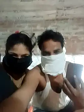 Snapshot of Hindicouple1 chatting on May 17, 2026, 4:29 pm Hindicouple1 online show from May 17, 2026, 4:29 pm