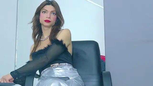 Snapshot of CassandraWhite chatting on May 29, 2026, 6:25 pm CassandraWhite online show from May 29, 2026, 6:25 pm