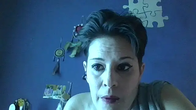 Snapshot of Estrella_40 chatting on May 17, 2026, 5:02 pm Estrella 40 online show from May 17, 2026, 5:02 pm