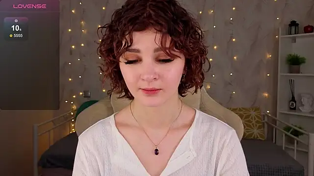 Snapshot of Kira__Fluffy chatting on June 14, 2026, 2:24 am Kira Fluffy online show from June 14, 2026, 2:24 am