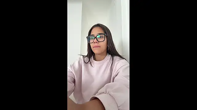 Snapshot of QueeNataly chatting on May 18, 2026, 11:37 am QueeNataly online show from May 18, 2026, 11:37 am