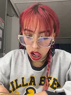 Snapshot of MeraSecretXXX chatting on June 8, 2026, 1:33 pm MeraSecretXXX online show from June 8, 2026, 1:33 pm