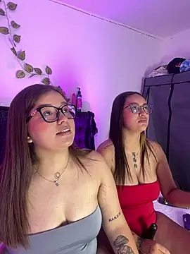 Snapshot of Annie_And_Hanniee chatting on May 27, 2026, 5:09 pm Annie And Hanniee online show from May 27, 2026, 5:09 pm