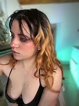 Snapshot of NikkiNix chatting on June 17, 2026, 1:10 pm NikkiNix online show from June 17, 2026, 1:10 pm