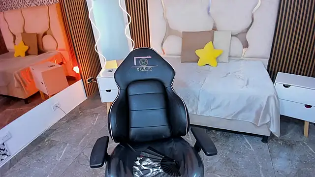 andrea tay1 online show from June 4, 2026, 10:03 pm