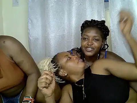 Lorainebabes online show from June 6, 2026, 2:28 am