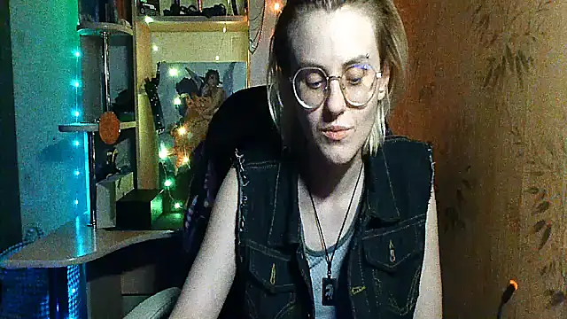   Freya    online show from May 19, 2026, 9:33 pm