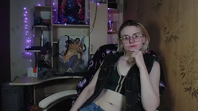   Freya    online show from May 22, 2026, 7:34 pm