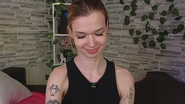OliviaFoxsis online show from May 22, 2026, 2:37 pm