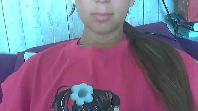Snapshot of Bella--White chatting on June 15, 2026, 5:29 am Bella--White online show from June 15, 2026, 5:29 am