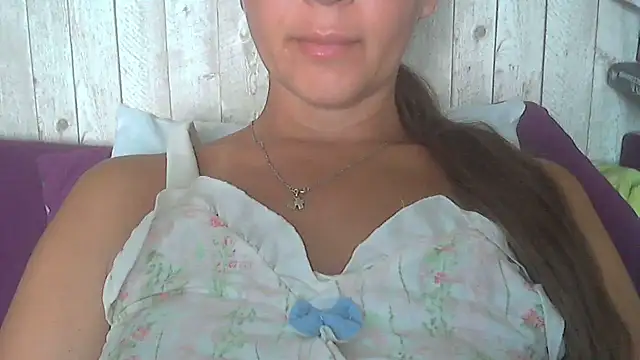 Snapshot of Bella--White chatting on July 12, 2026, 6:36 am Bella--White online show from July 12, 2026, 6:36 am