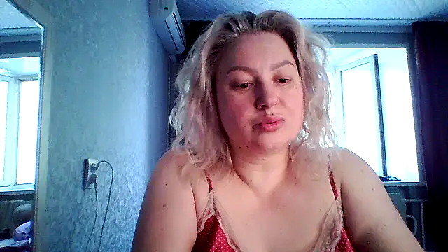 Snapshot of MissisXL chatting on May 25, 2026, 4:34 am MissisXL online show from May 25, 2026, 4:34 am