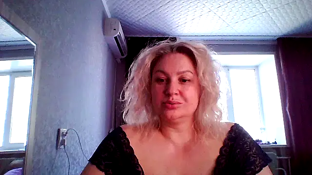 Snapshot of MissisXL chatting on May 23, 2026, 6:56 am MissisXL online show from May 23, 2026, 6:56 am