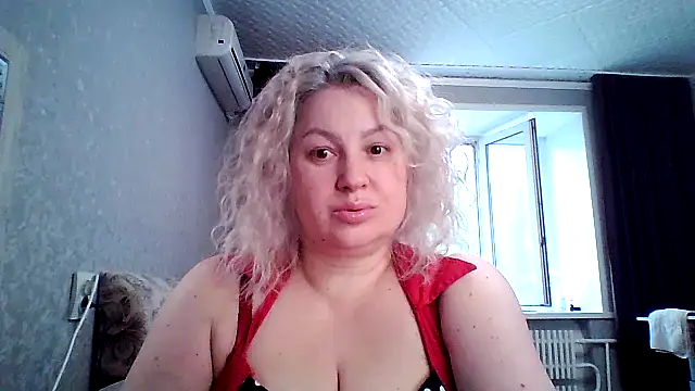 Snapshot of MissisXL chatting on May 16, 2026, 9:08 am MissisXL online show from May 16, 2026, 9:08 am