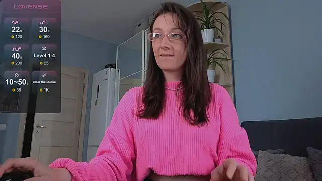Snapshot of GoldenCrystall chatting on June 18, 2026, 4:01 pm GoldenCrystall online show from June 18, 2026, 4:01 pm