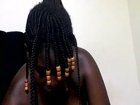 Snapshot of MoonlighMaya chatting on June 18, 2026, 2:44 pm MoonlighMaya online show from June 18, 2026, 2:44 pm