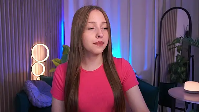 Snapshot of EvelinRoyce chatting on June 9, 2026, 1:34 pm EvelinRoyce online show from June 9, 2026, 1:34 pm