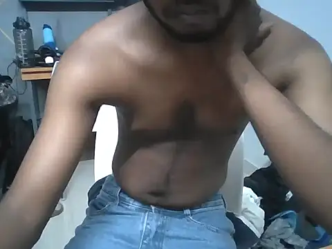 male18in online show from May 15, 2026, 9:57 pm
