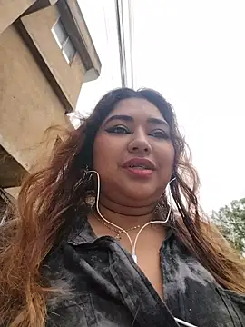 Snapshot of CurvyLolaX chatting on June 29, 2026, 12:27 pm CurvyLolaX online show from June 29, 2026, 12:27 pm