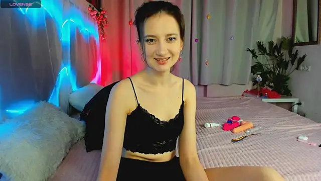 SummerLilaa online show from June 7, 2026, 1:38 pm