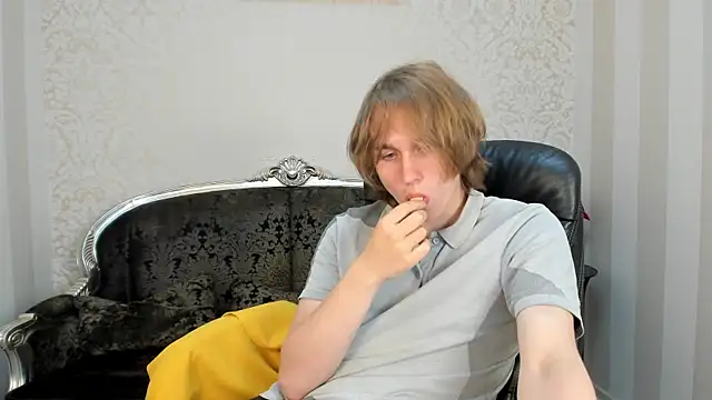 Snapshot of FinnBev chatting on June 12, 2026, 8:06 pm FinnBev online show from June 12, 2026, 8:06 pm