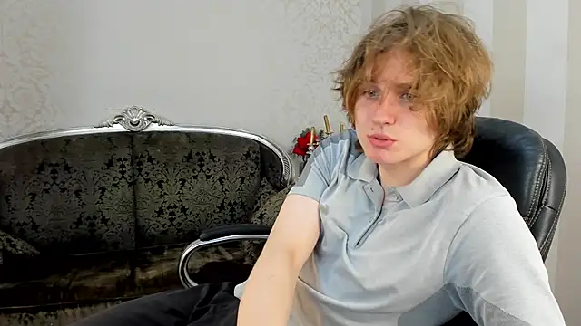 Snapshot of FinnBev chatting on June 4, 2026, 8:02 pm FinnBev online show from June 4, 2026, 8:02 pm