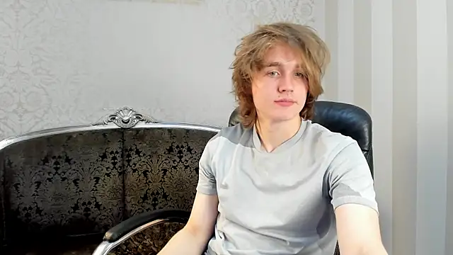 Snapshot of FinnBev chatting on June 3, 2026, 5:41 am FinnBev online show from June 3, 2026, 5:41 am