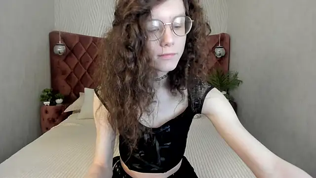 Snapshot of OlesiaBev chatting on May 24, 2026, 5:29 am OlesiaBev online show from May 24, 2026, 5:29 am