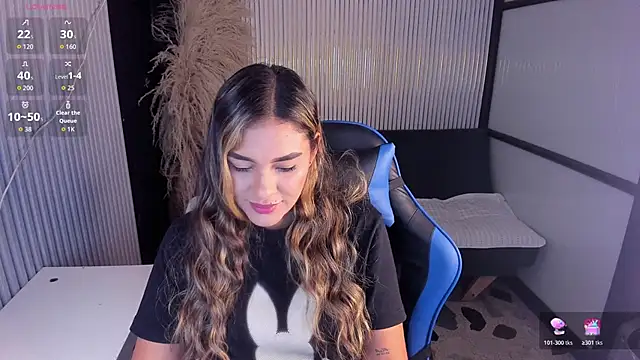 SophieWatson  online show from June 22, 2026, 1:52 pm